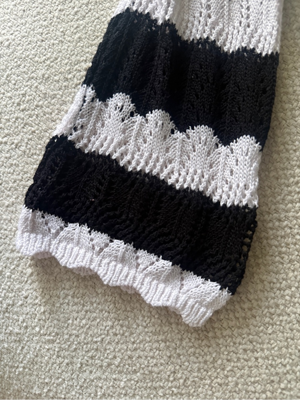 JustFab Black & White Crochet Knit Top - Picture 4 of 4